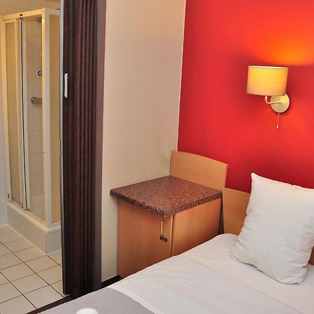 Hotel Afrit 28 Heusden-Zolder Quarto foto