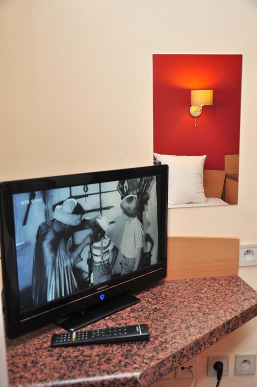 Hotel Afrit 28 Heusden-Zolder Quarto foto
